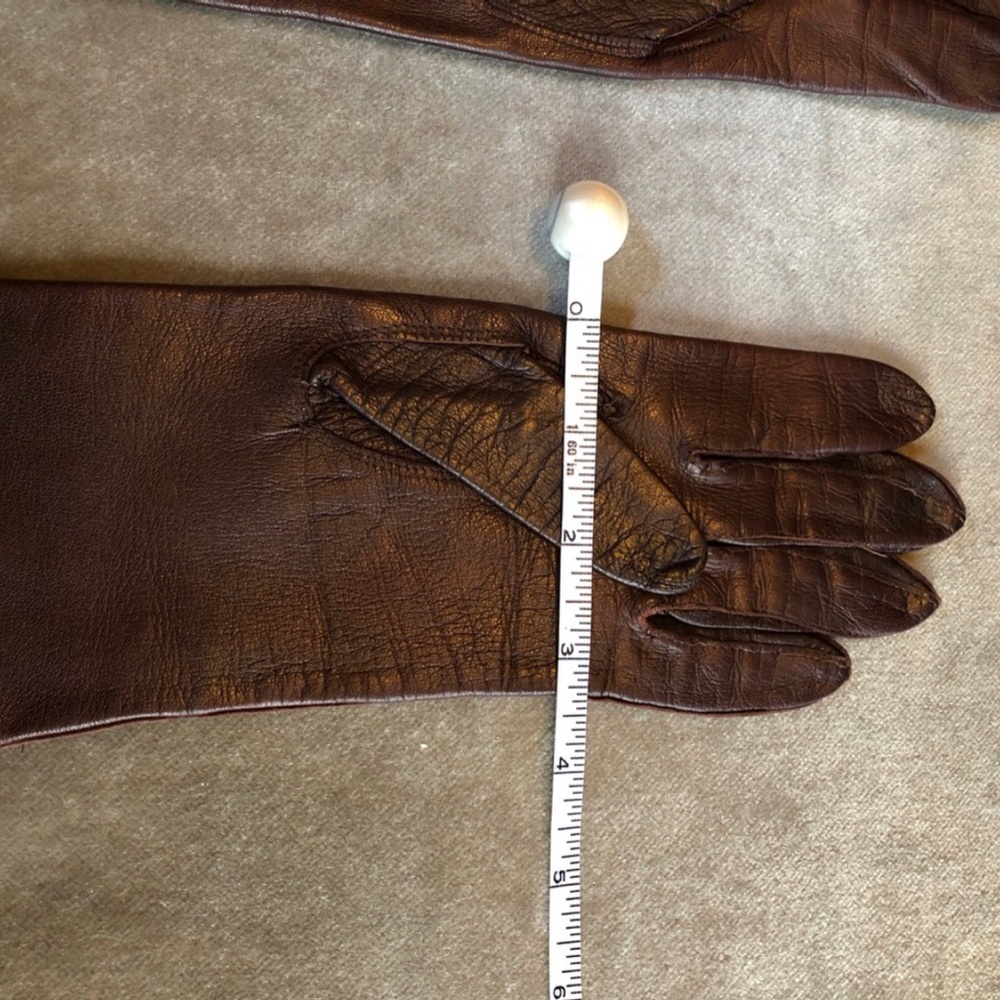 3 pairs Gorgeous vintage gloves: white beaded, white embroidered, brown leather - Picture 12 of 16